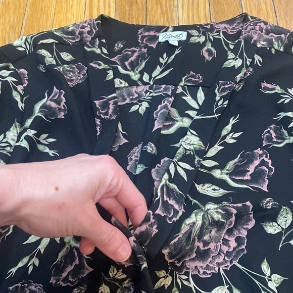 Black Rosette Floral‎ Blouse V-neck - Picture 8 of 12